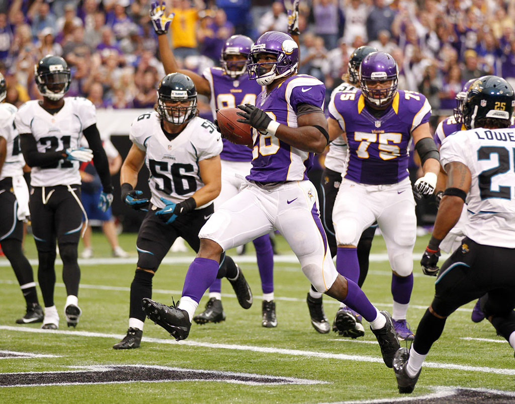 Adrian Peterson Returns to the Field in adidas adiZero 5-Star Mid (4)