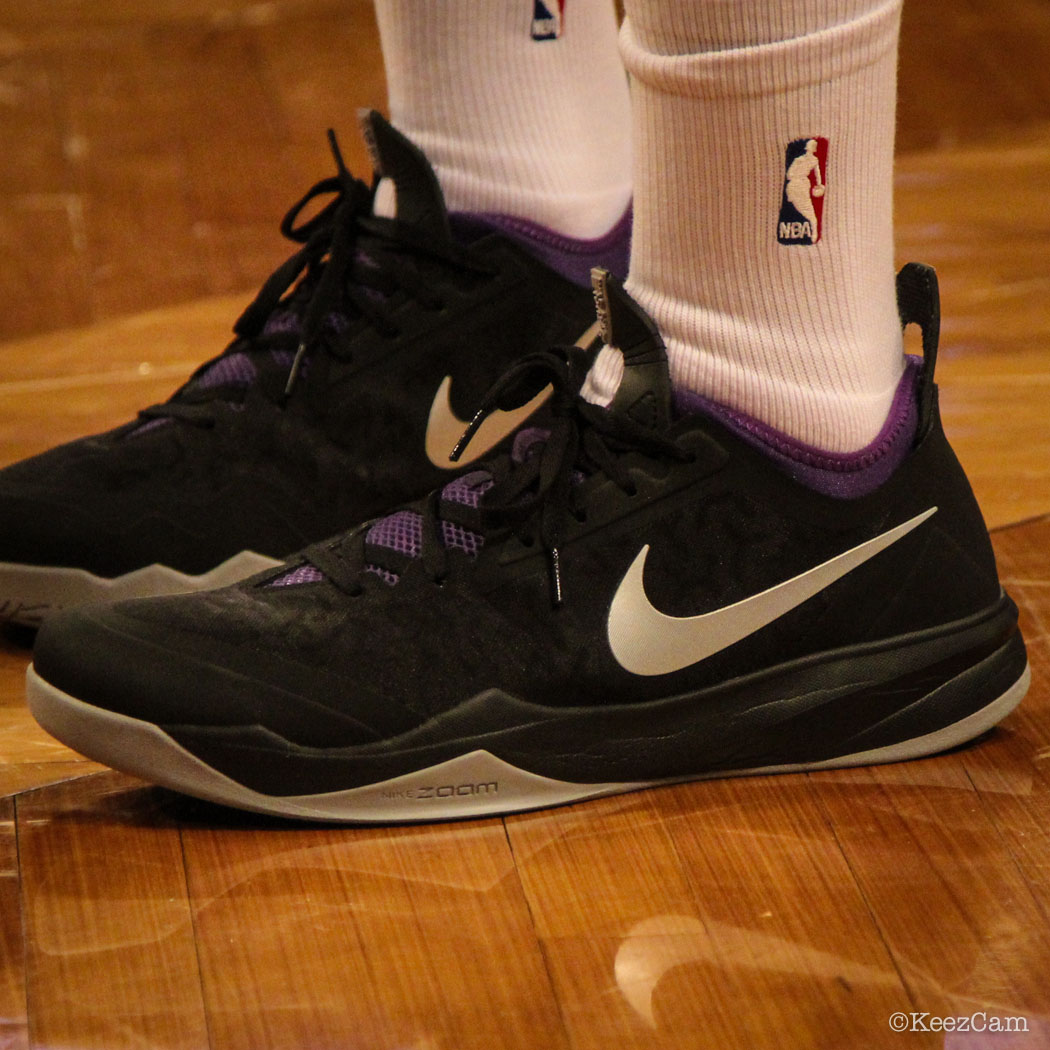 Travis Outlaw wearing Nike Zoom Crusader