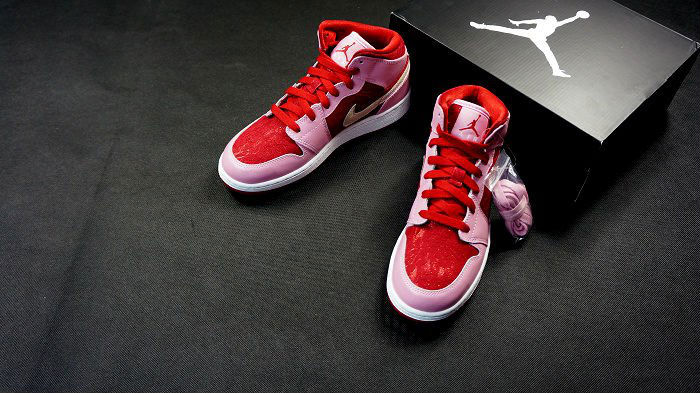 air jordan 1 mid gs valentine's day