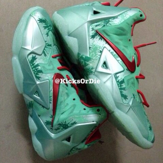 Lebron xi outlet christmas