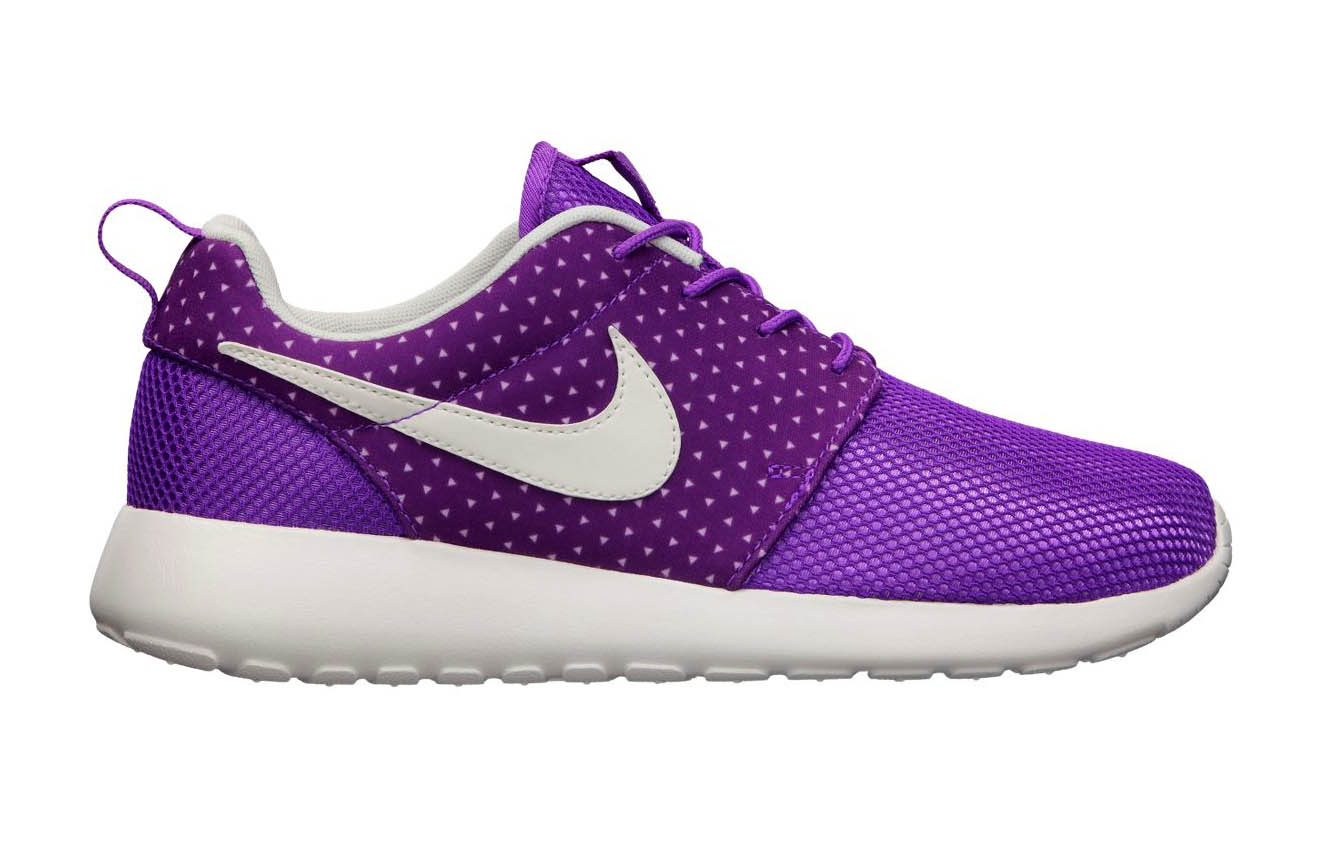 nike roshe run violet