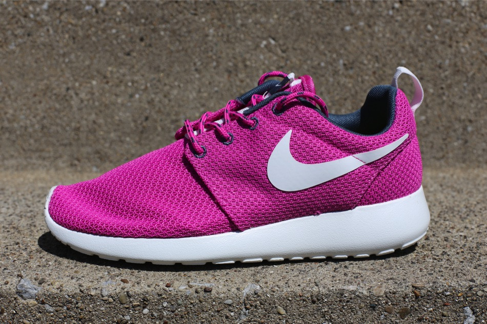 pink roshe runs