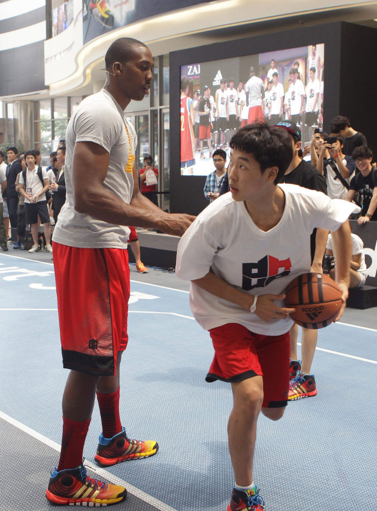 Dwight Howard Wearing "World Tour" adidas D Howard 4 In Seoul (13)