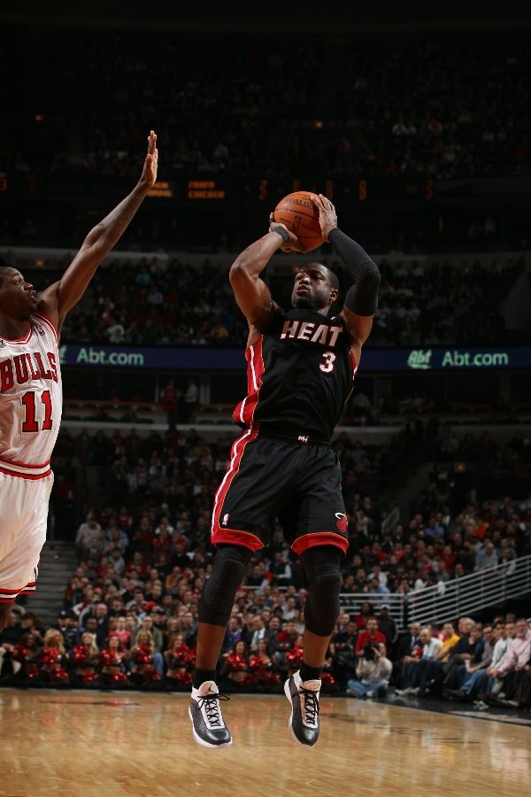 Dwyane Wade wearing the Air Jordan 2010.