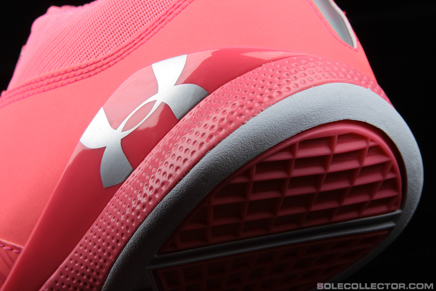 under armour breast cancer slides