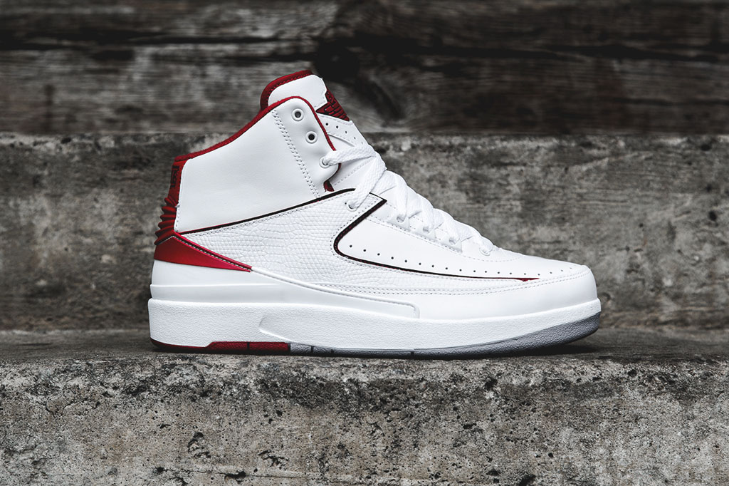 jordan retro 2 white red