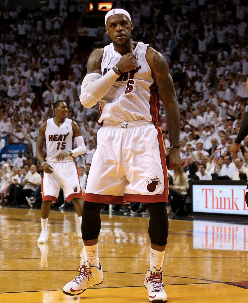 lebron james wearing lebron 11