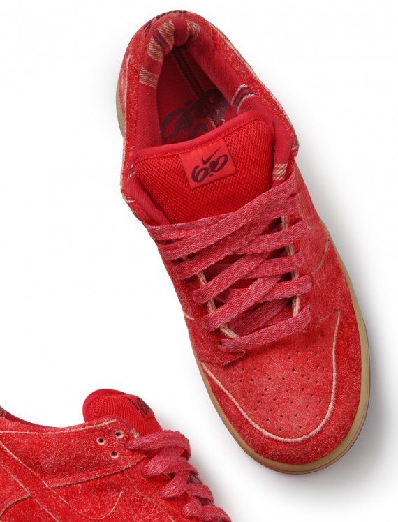 Bloquear Mar recluta First Look: Nike 6.0 WMNS Dunk Low - "Red Tartan" | Complex