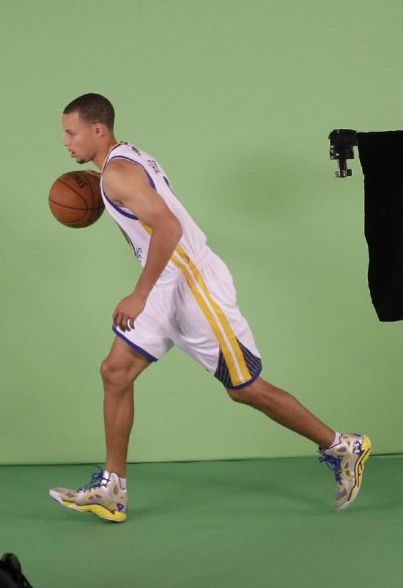 Stephen curry hotsell wearing under armour