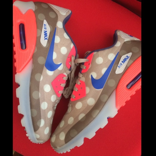 Chad Johnson Picks Up Nike Air Max 90 Ice City Pack NYC