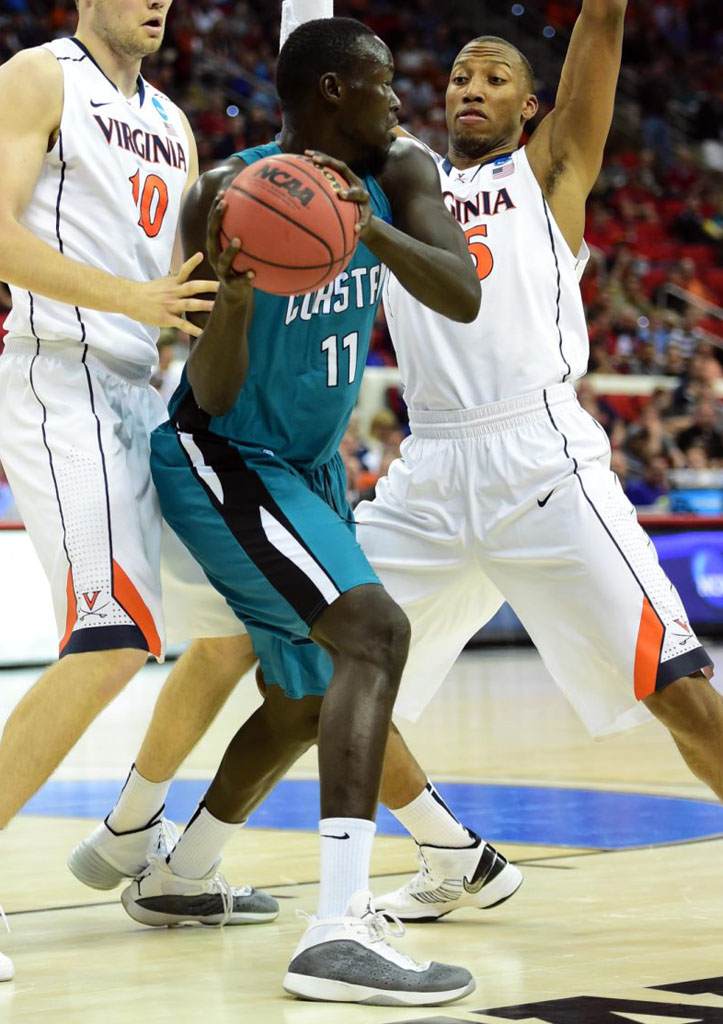 El Hadji Ndieguene wearing Air Jordan 2011