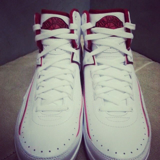 white and red 2s