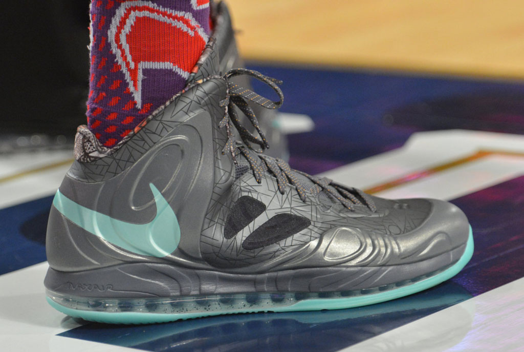 Anthony Davis wearing Nike AIr Max Hyperposite