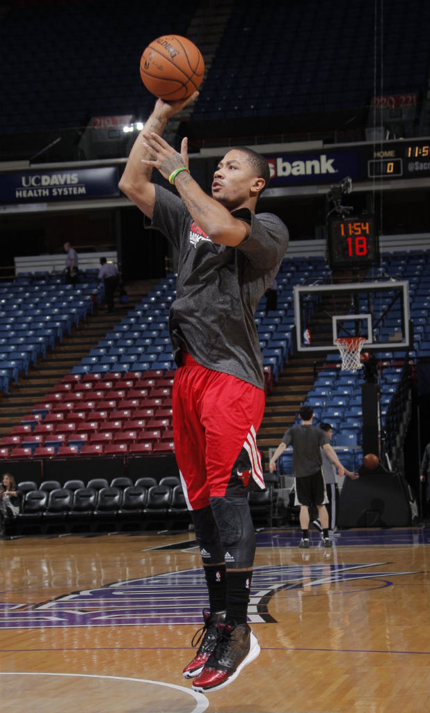 Derrick Rose wearing adidas Rose 3.5 Away