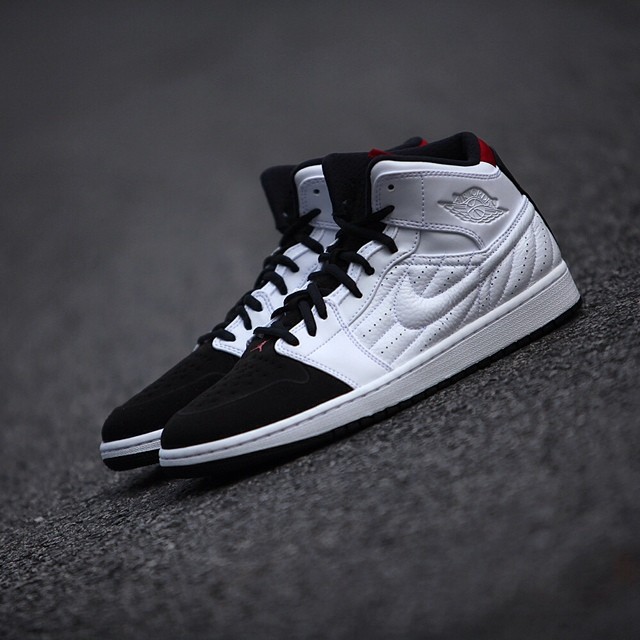 Air Jordan 1 Retro '99 'Black Toe 