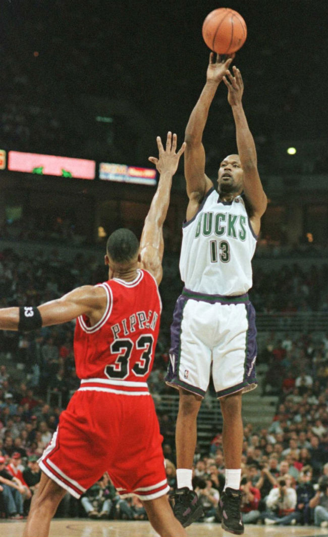 Glenn Robinson wearing Reebok The Rail Milwaukee Bucks