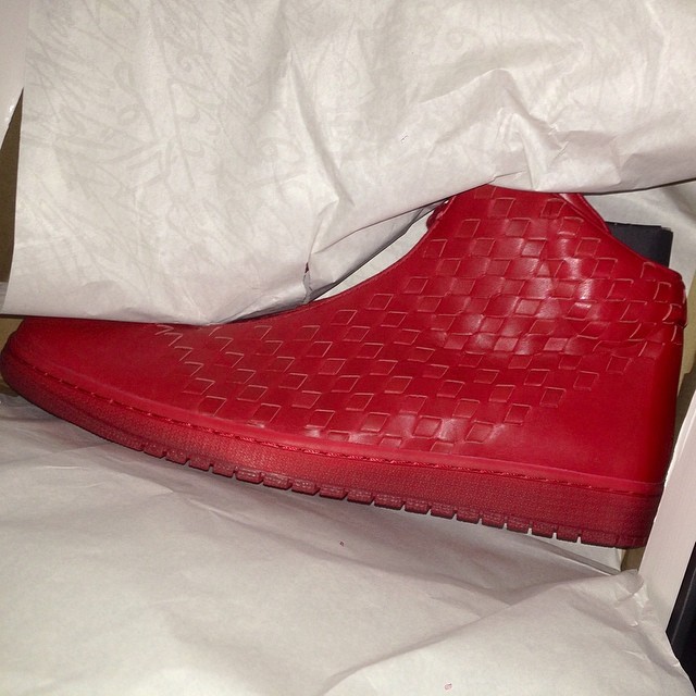 Warren Sapp Picks Up Jordan Shine Red