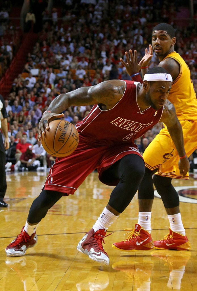 LeBron James Wears Nike LeBron 11 Red/Silver PE (5)