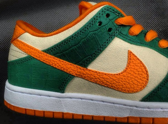 nike sb dunk low green orange