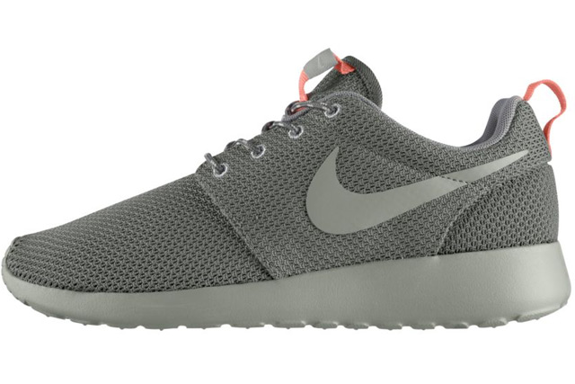 Nike roshe gray and sales pink