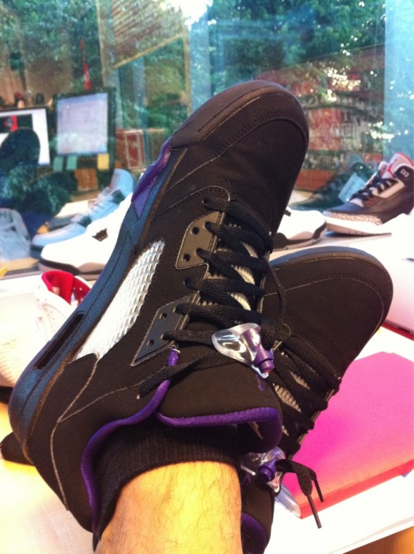 Jordan retro best sale 5 black purple