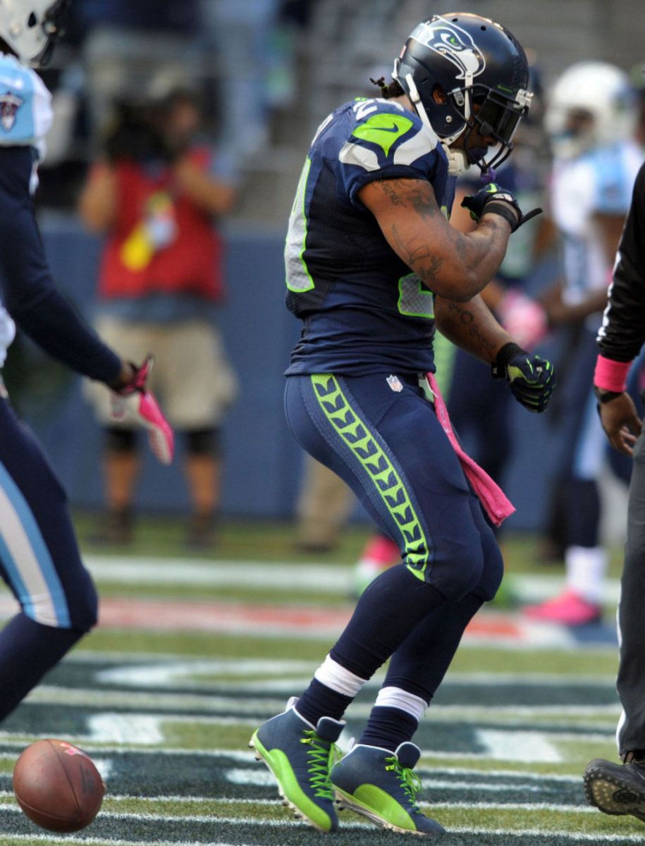 Marshawn Lynch Wears Air Jordan 12 XII PE Cleats (4)