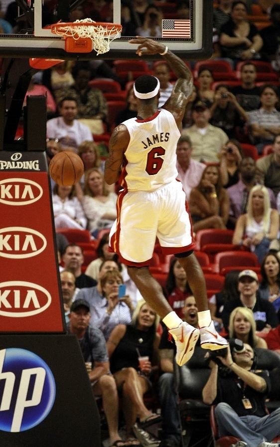 LeBron James Debuts New LeBron 8 V/2 Colorway 