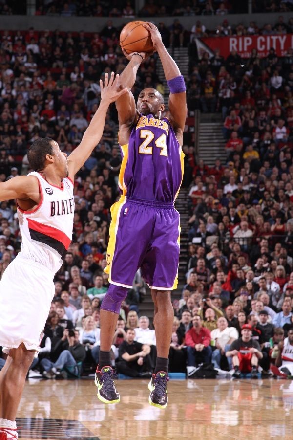 Kobe Bryant wearing the "Chaos" Nike Zoom Kobe VI