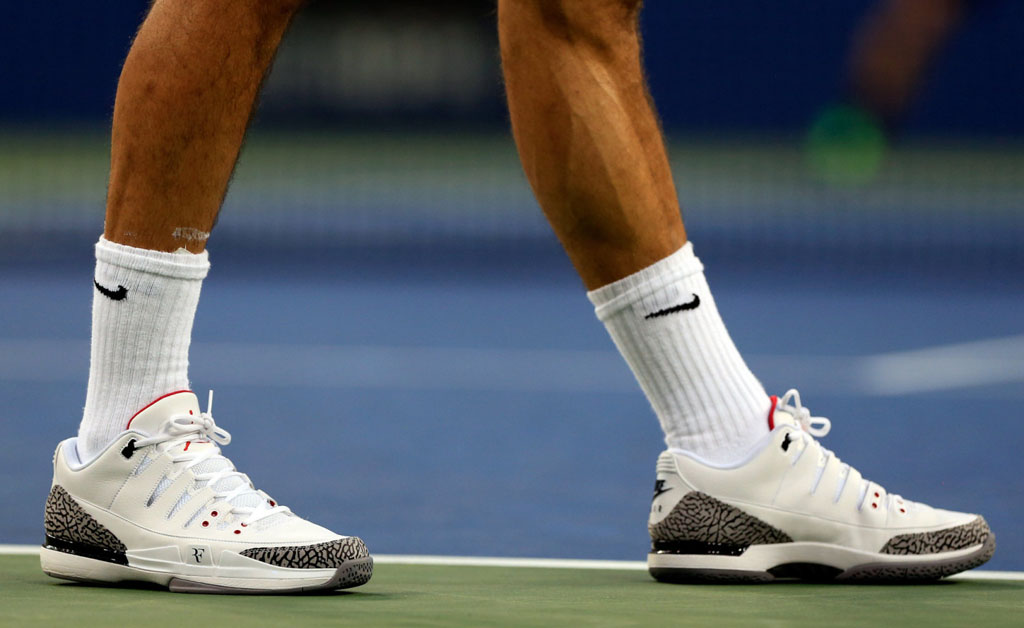 Roger Federer wearing NikeCourt Zoom Vapor AJ3 (2)