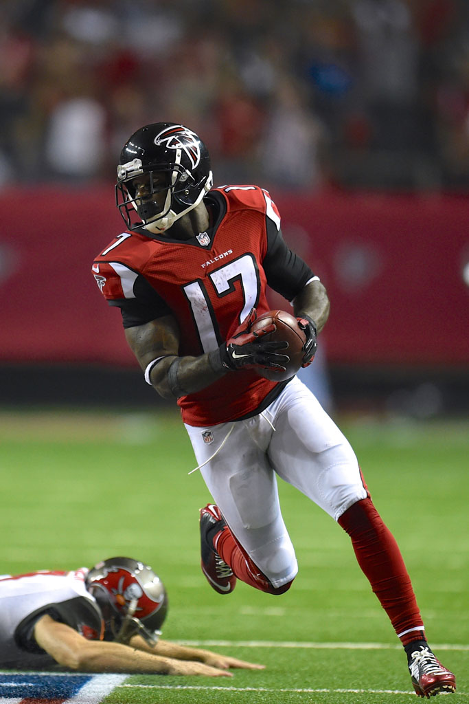 Devin Hester wearing Nike Vapor Speed Low