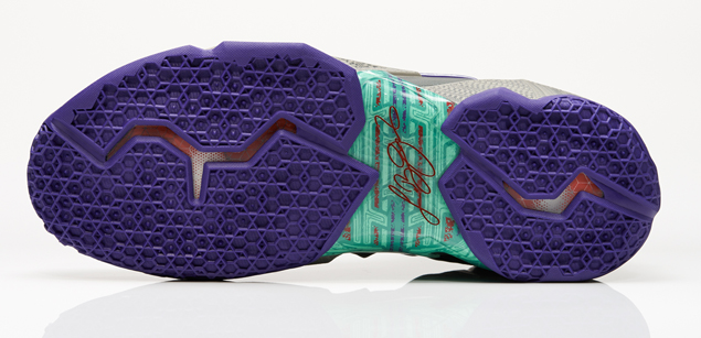 Nike LeBron XI Terracotta Warrior outsole