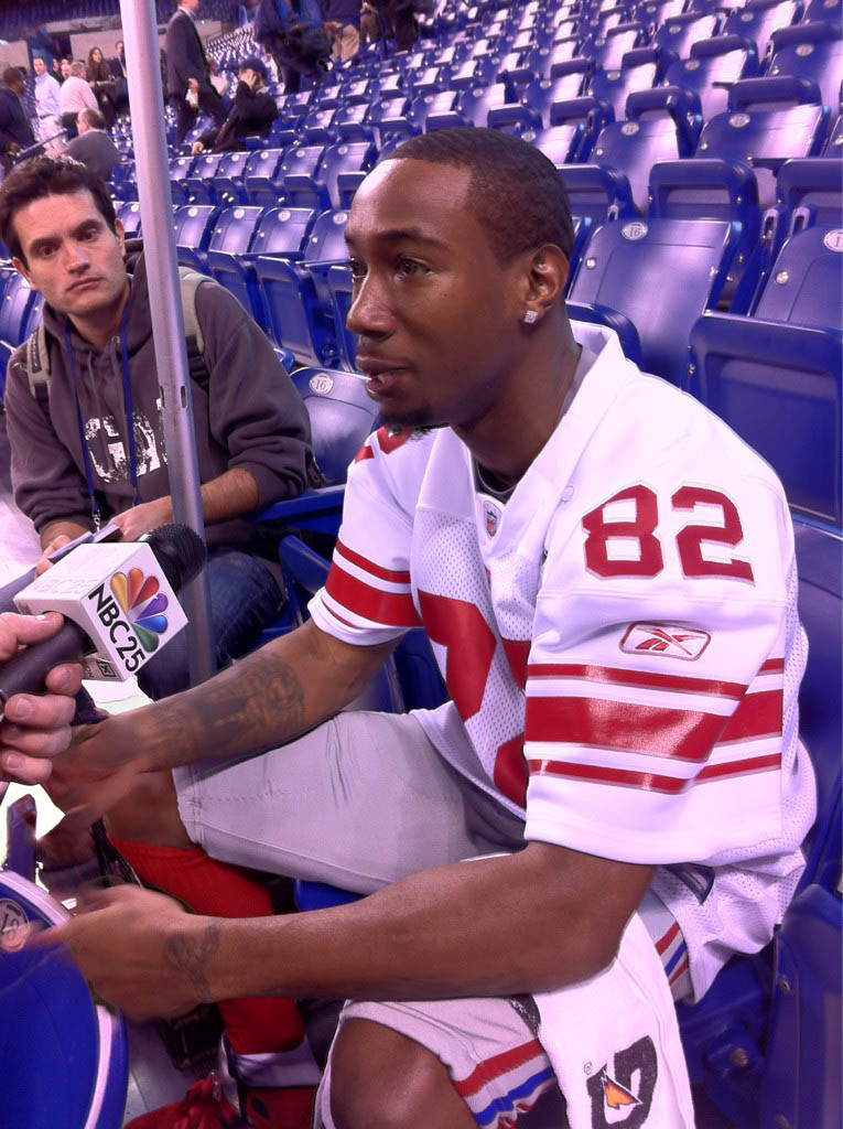 Mario Manningham wearing Air Jordan 5 Raging Bull