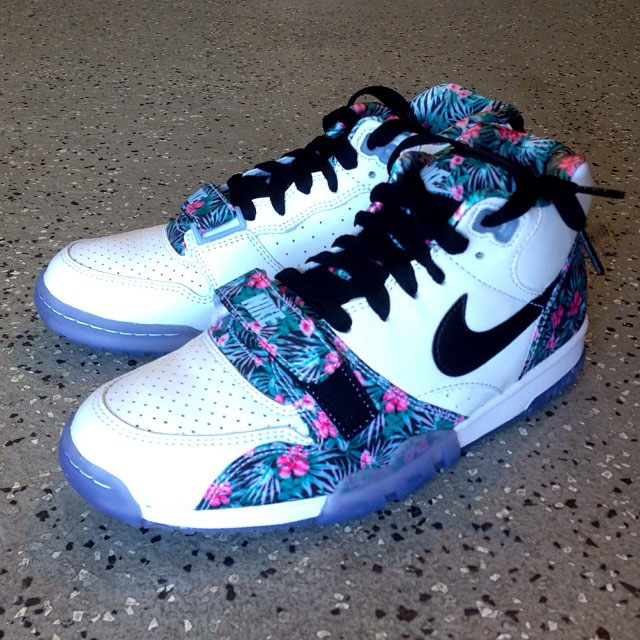 Nike floral outlet trainers