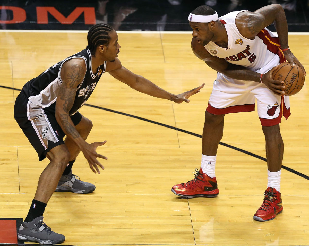 kawhi leonard in game shoes