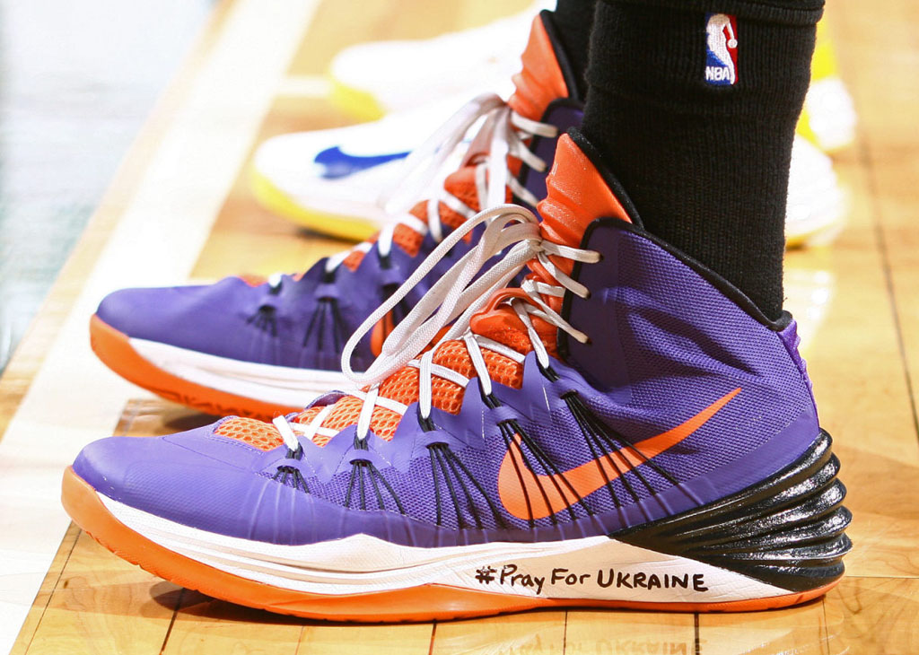 Alex Len wearing Nike Hyperdunk 2013 PE