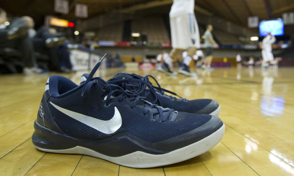 nike college basketball shoes