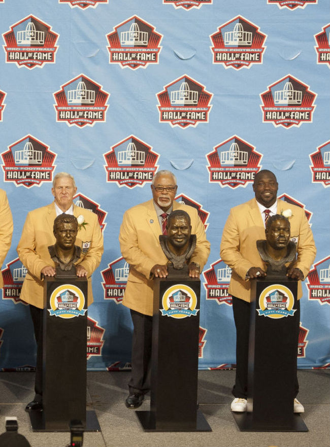 DT Warren Sapp enters Hall of Fame