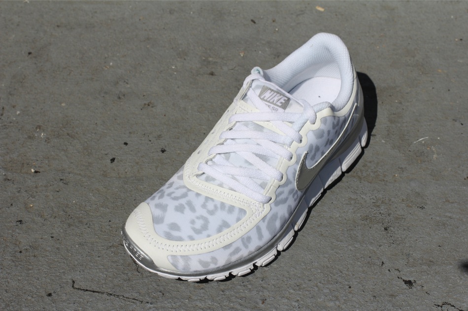 Goma de dinero Mente Deformar Nike WMNS Free 5.0 V4 - Leopard - White/Metallic SIlver | Sole Collector