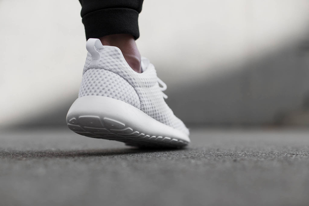 nike roshe run full white