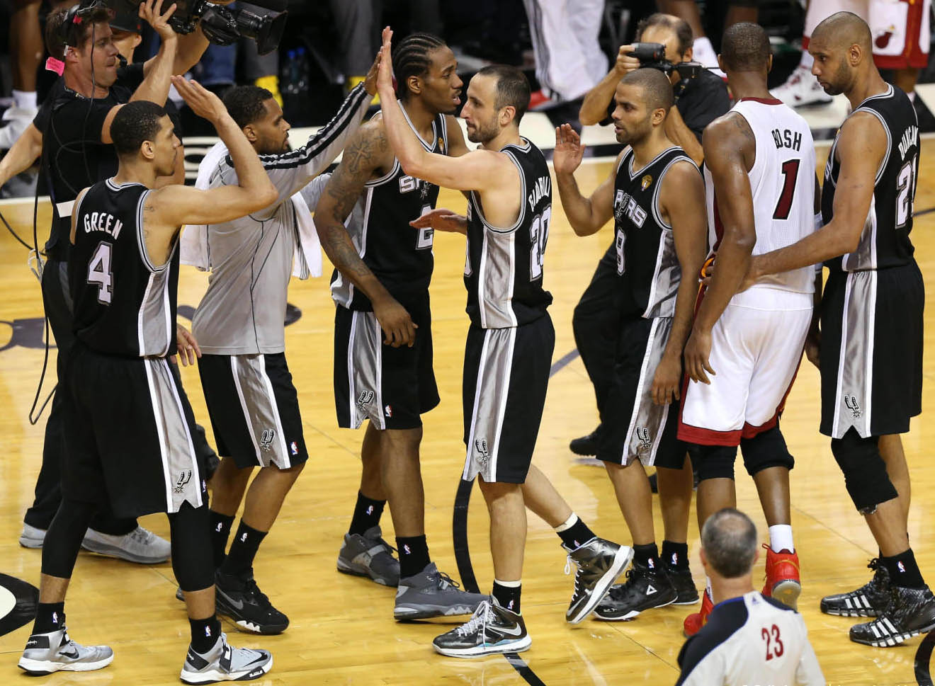 kawhi leonard championship shoes