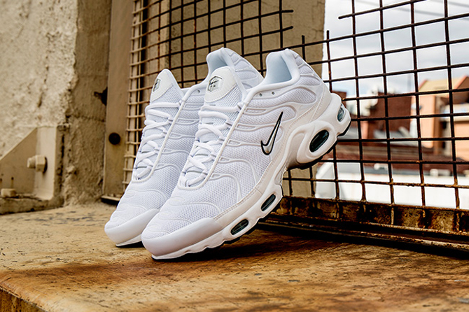 nike air max plus white tiger