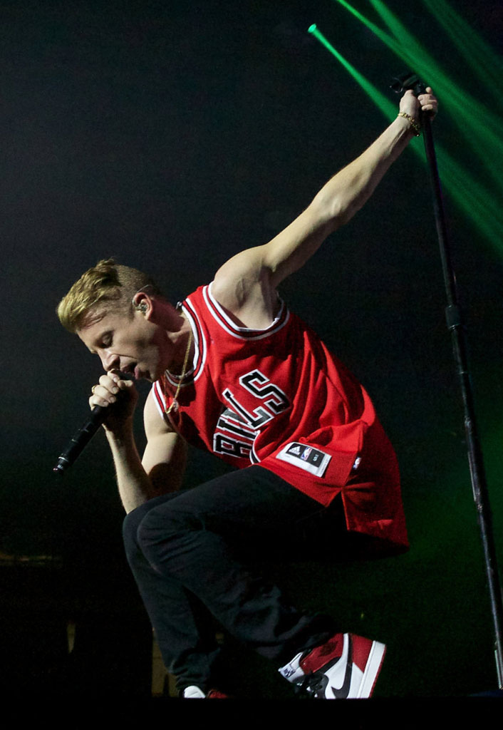 Macklemore wearing Air Jordan 1 I Retro Black Toe