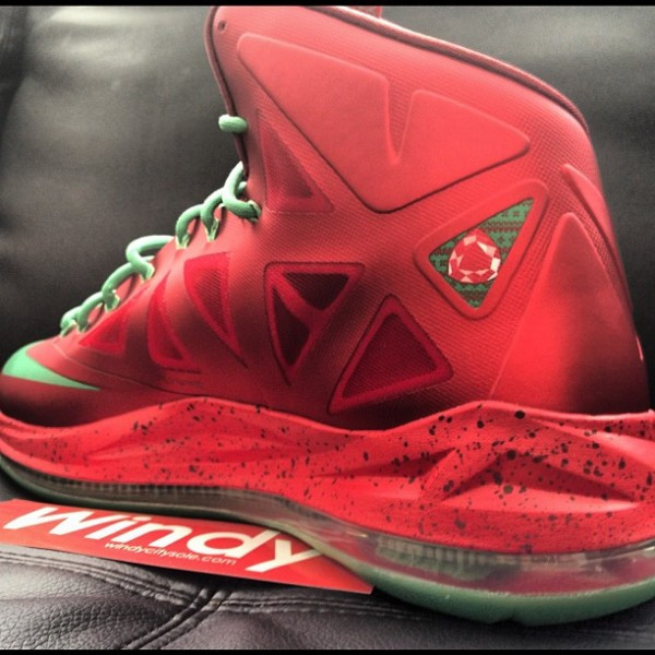 Lebron x christmas sale