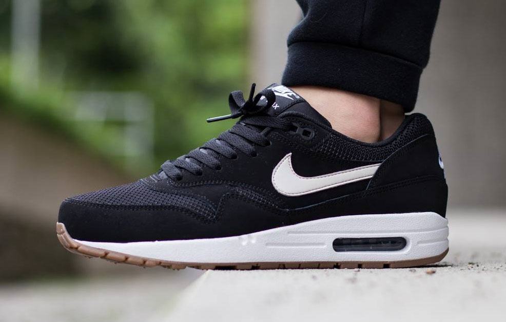 nike air max 1 gum black