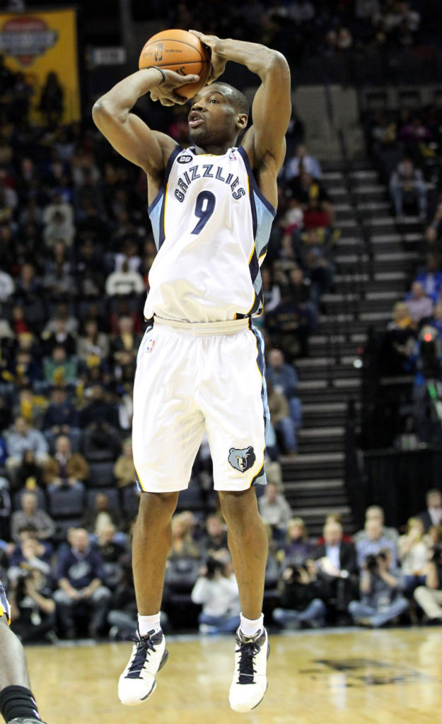 Tony Allen wearing adidas Rose 1.0