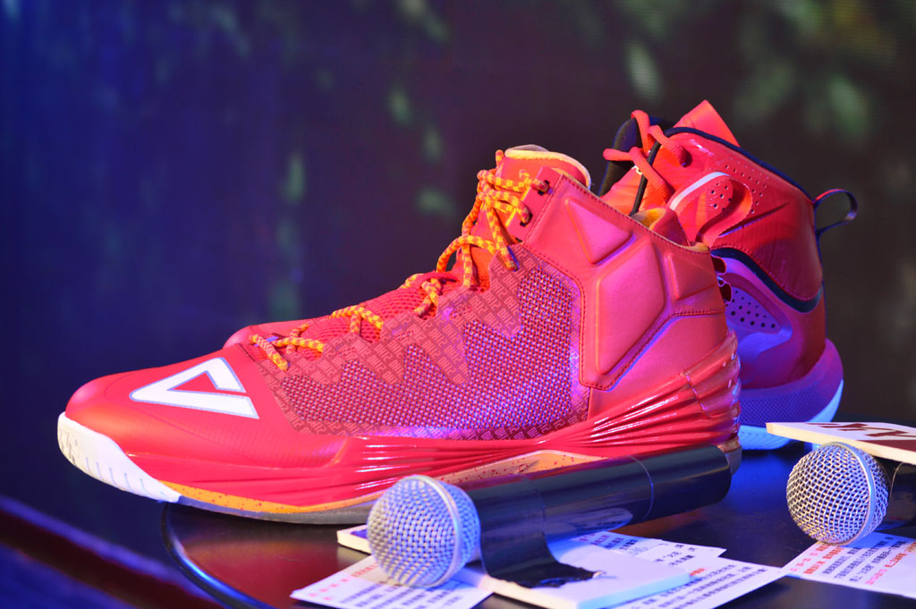 dwight howard shoe contract