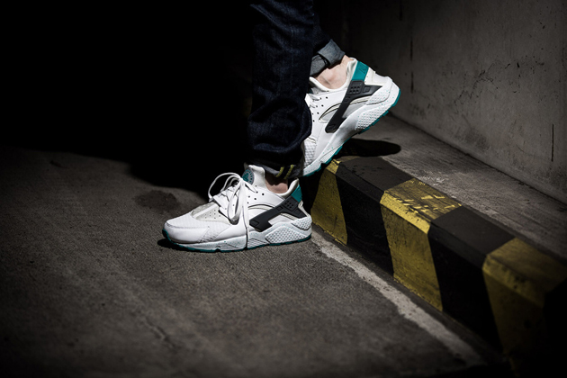 nike huarache white turbo green