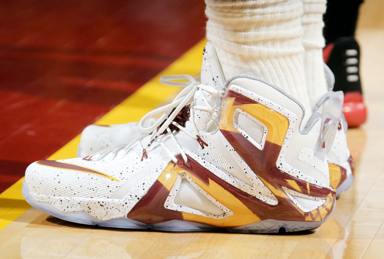 lebron cavaliers shoes