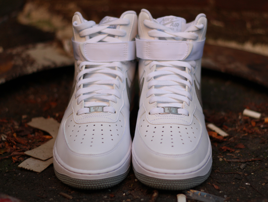 nike air force 1 silver badge