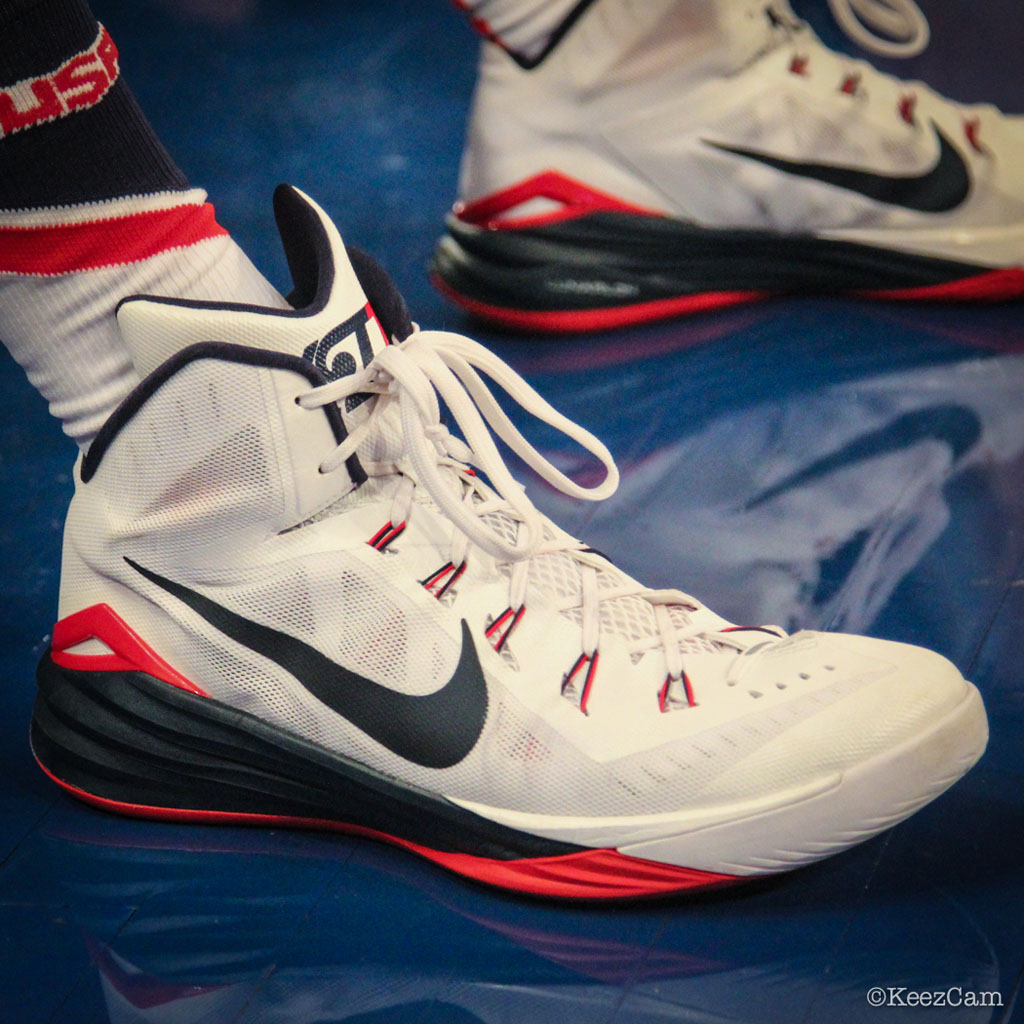 Klay Thompson wearing Nike Hyperdunk 2014 USA Home